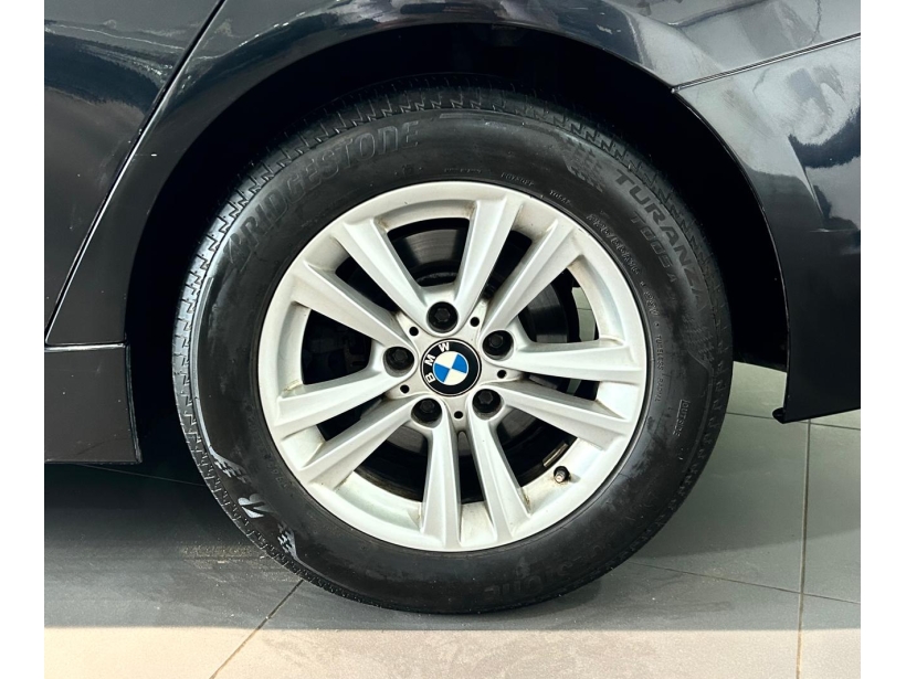 BMW 3 Series 320i