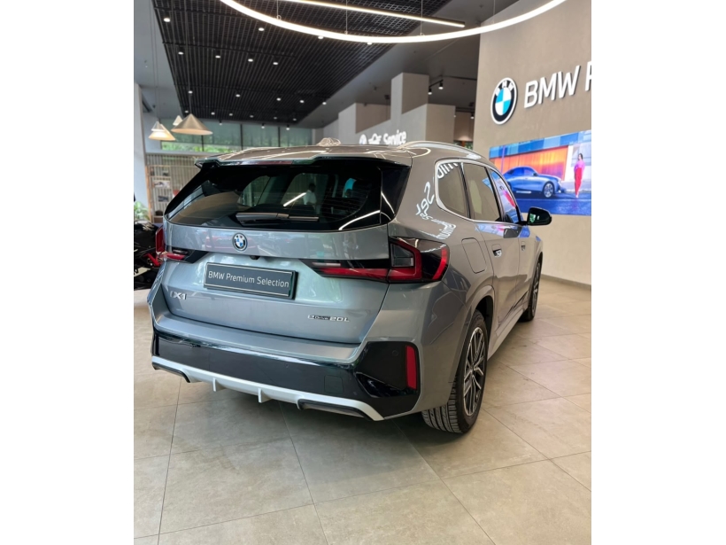 BMW iX1 eDrive20L M Sport