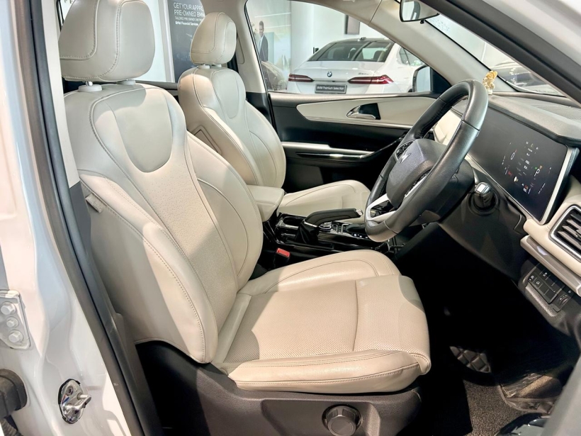 Mahindra XUV700 AX 7 Diesel AT 7 STR