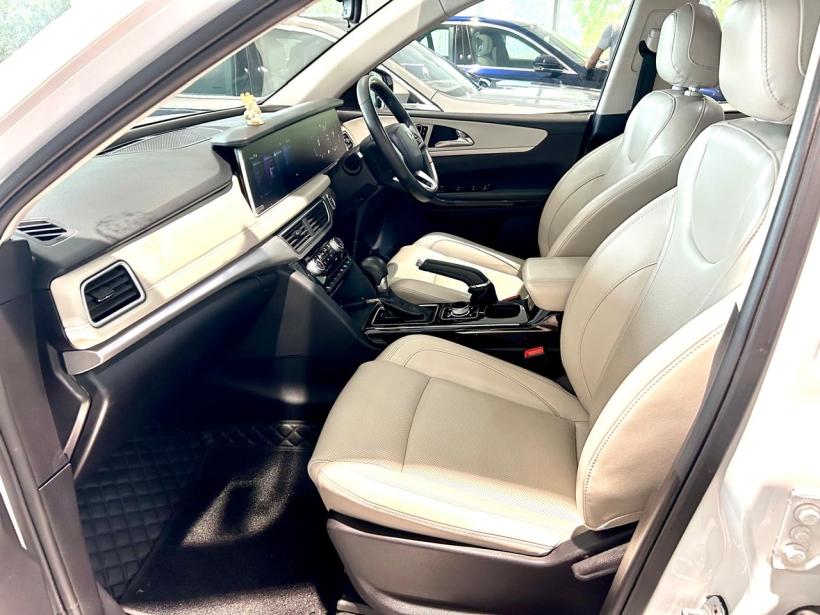 Mahindra XUV700 AX 7 Diesel AT 7 STR