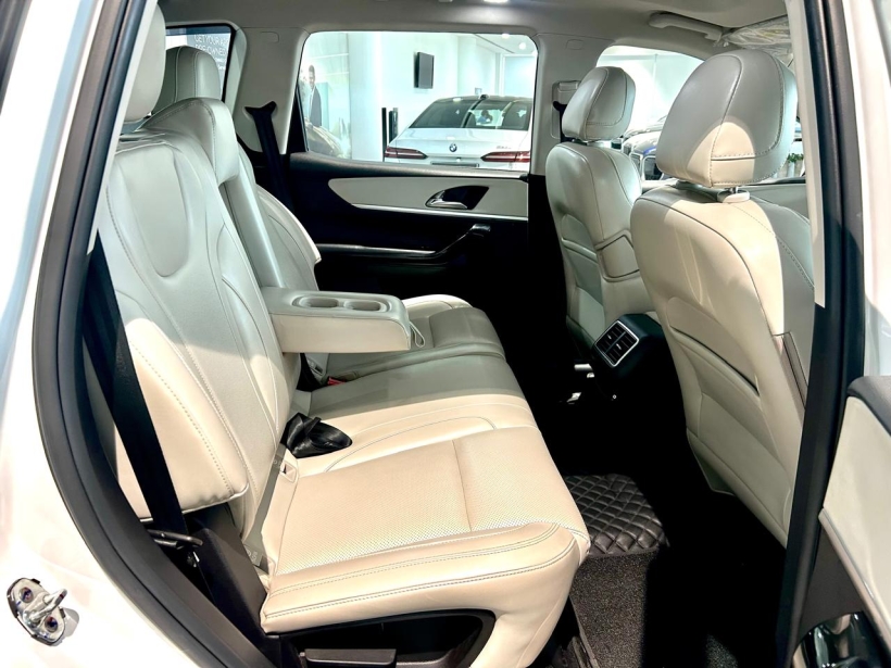 Mahindra XUV700 AX 7 Diesel AT 7 STR