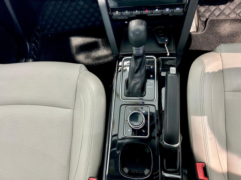 Mahindra XUV700 AX 7 Diesel AT 7 STR