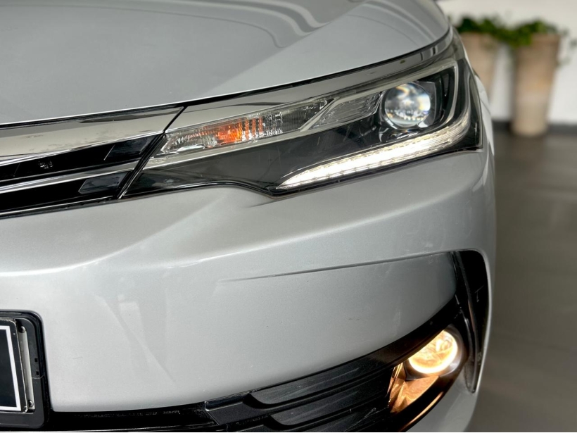 Toyota Corolla Altis VL AT Petrol