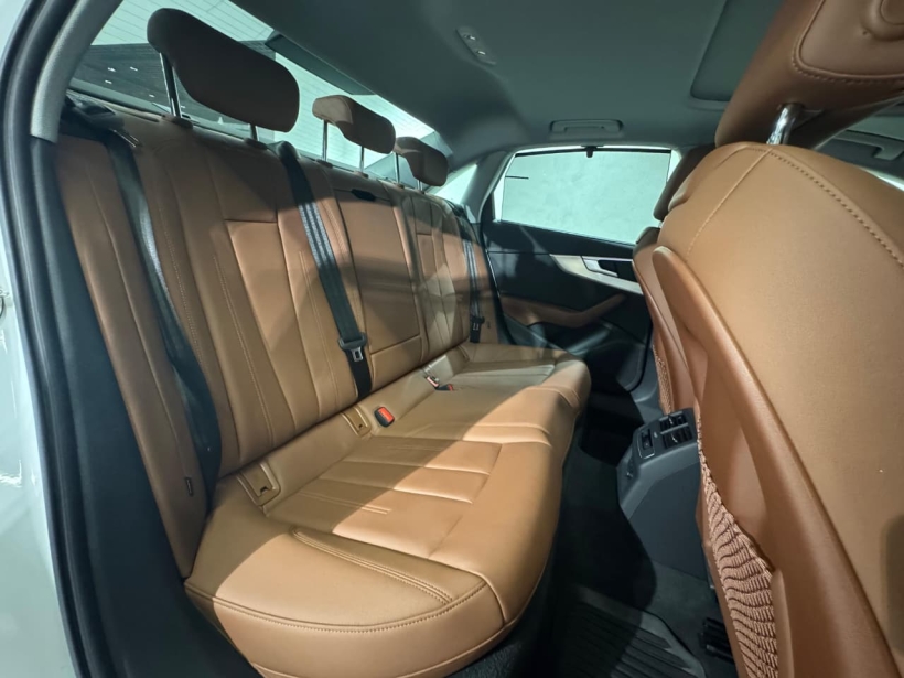 Audi A4 40 TFSI Premium Plus