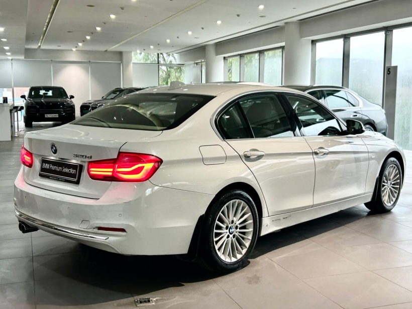 BMW 3 Series 320d Luxury Line