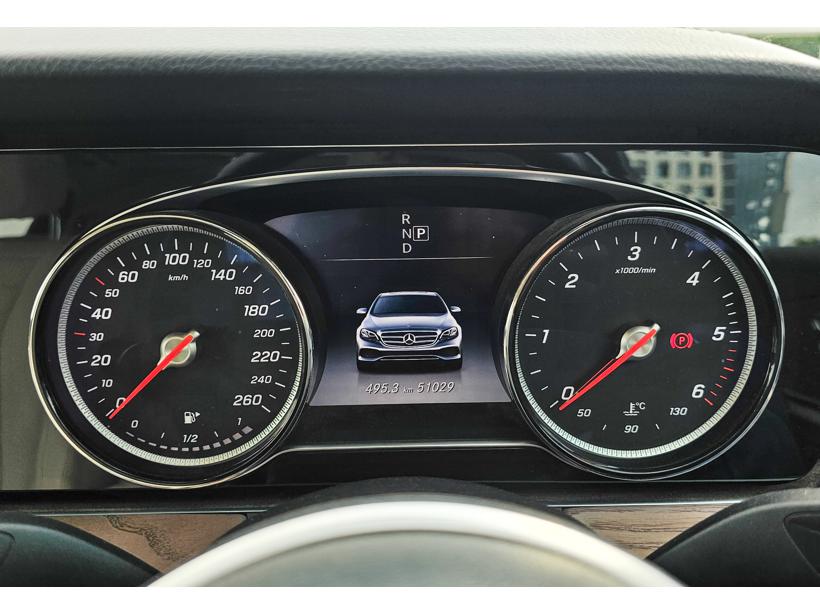 Mercedes Benz E Class 220 CDI AT