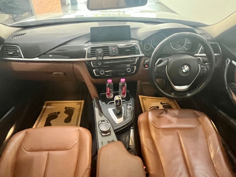 BMW 3 Series 320i