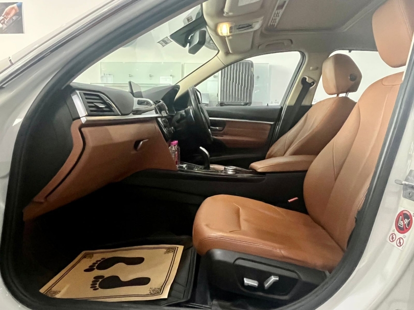 BMW 3 Series 320i
