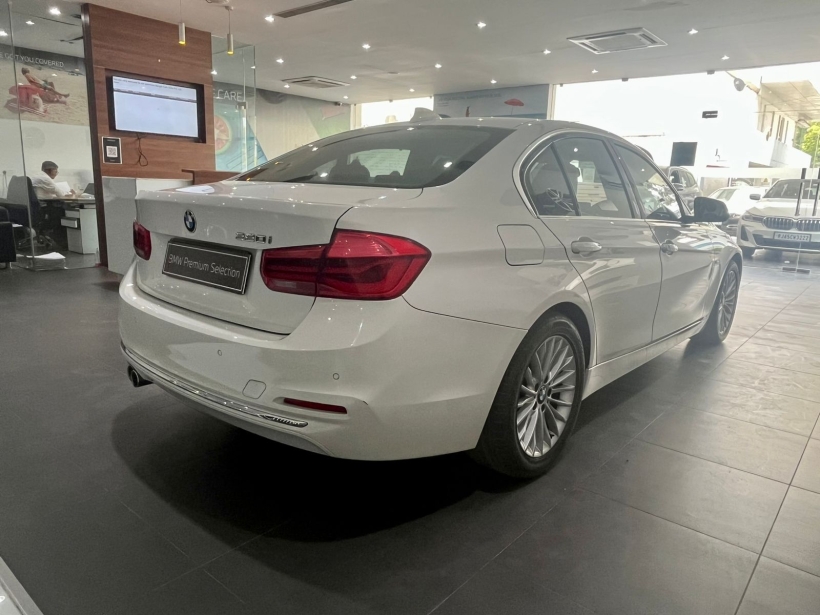 BMW 3 Series 320i