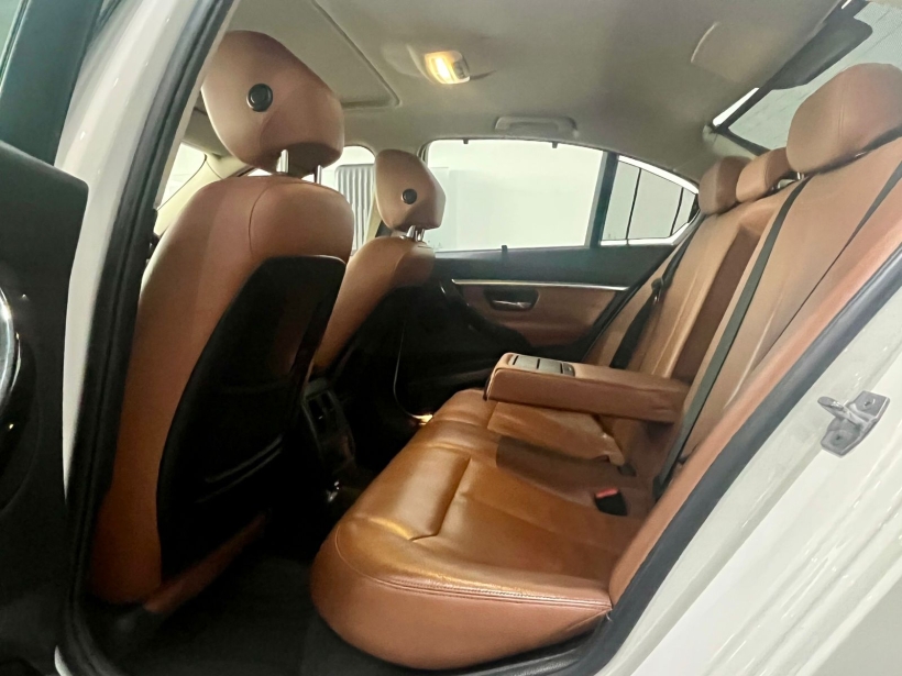 BMW 3 Series 320i