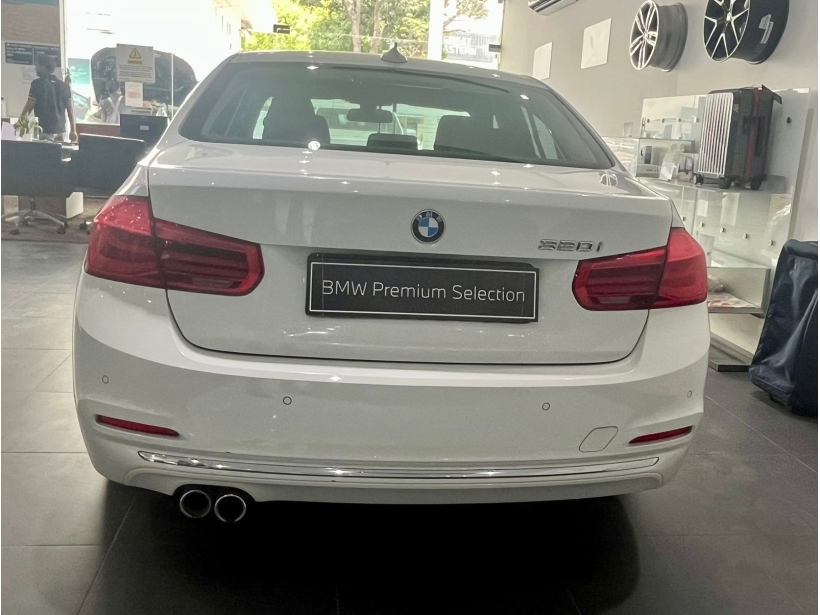 BMW 3 Series 320i