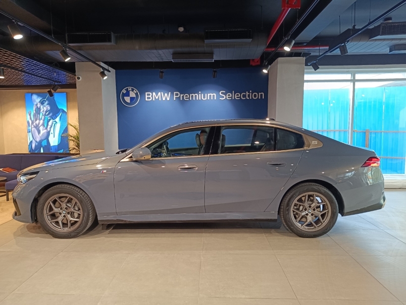 BMW 5 Series 530Li M Sport