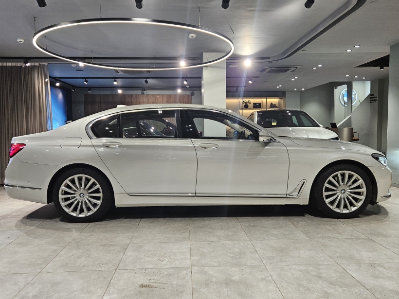 BMW 7 Series 740Li DPE Signature