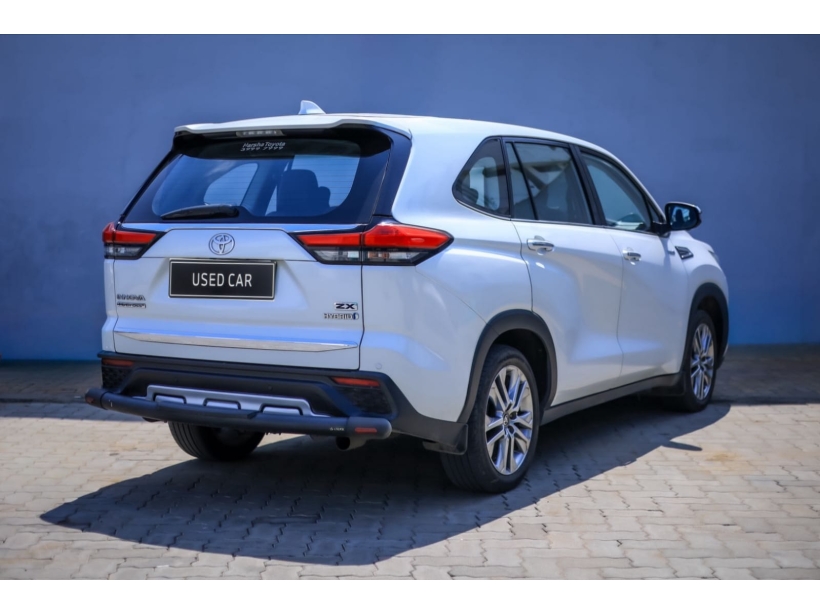 Toyota Innova Hycross ZX Hybrid 7 STR