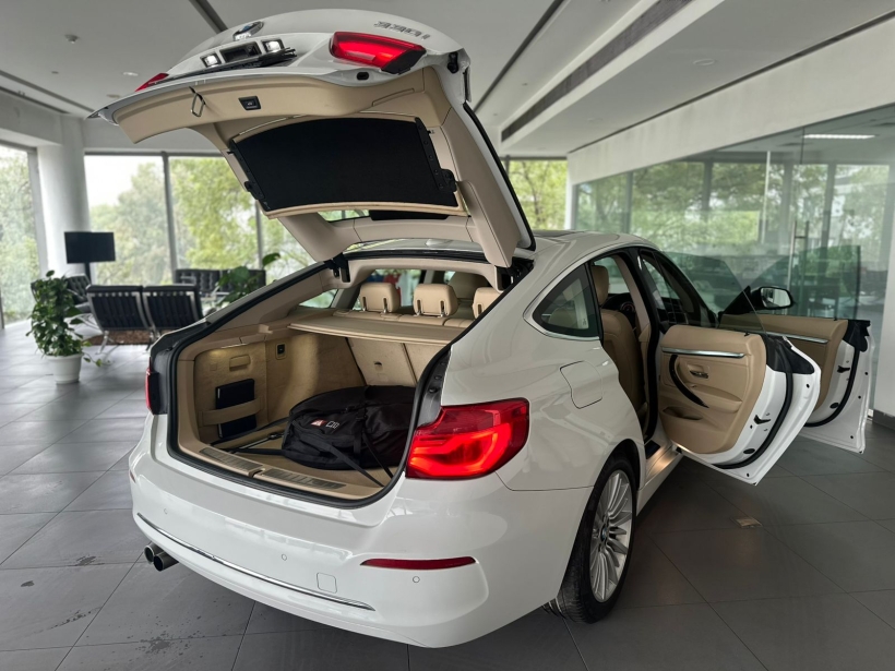 BMW 3 GT 330i Luxury Line