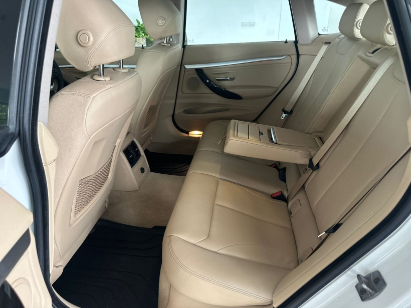 BMW 3 GT 330i Luxury Line