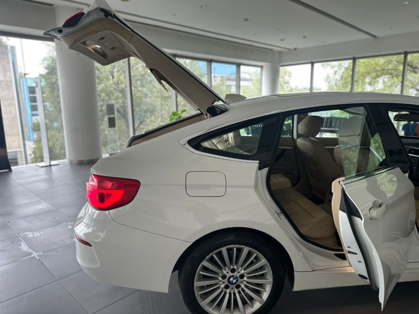 BMW 3 GT 330i Luxury Line