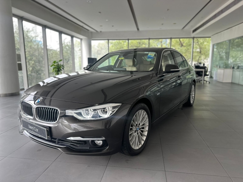 BMW 3 Series 320i Luxury Line