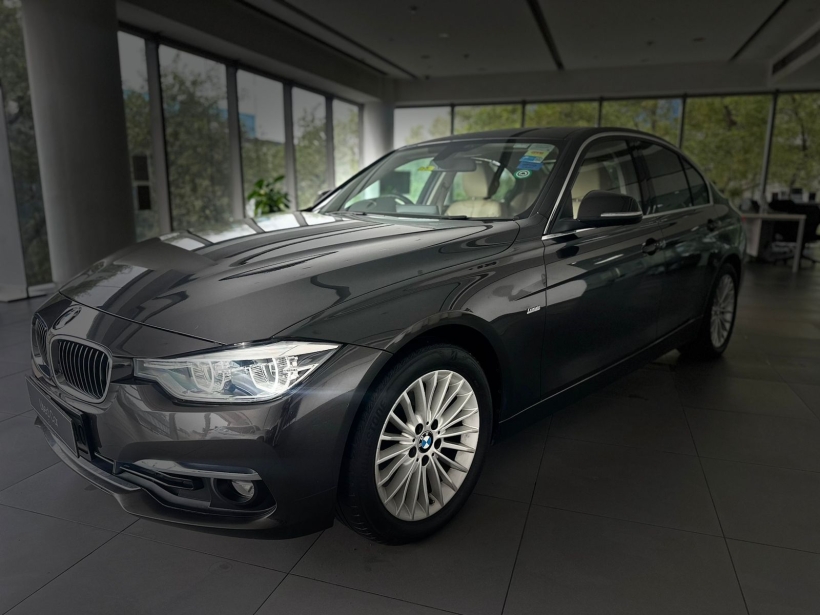 BMW 3 Series 320i Luxury Line