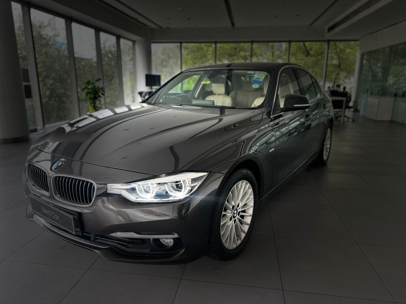BMW 3 Series 320i Luxury Line