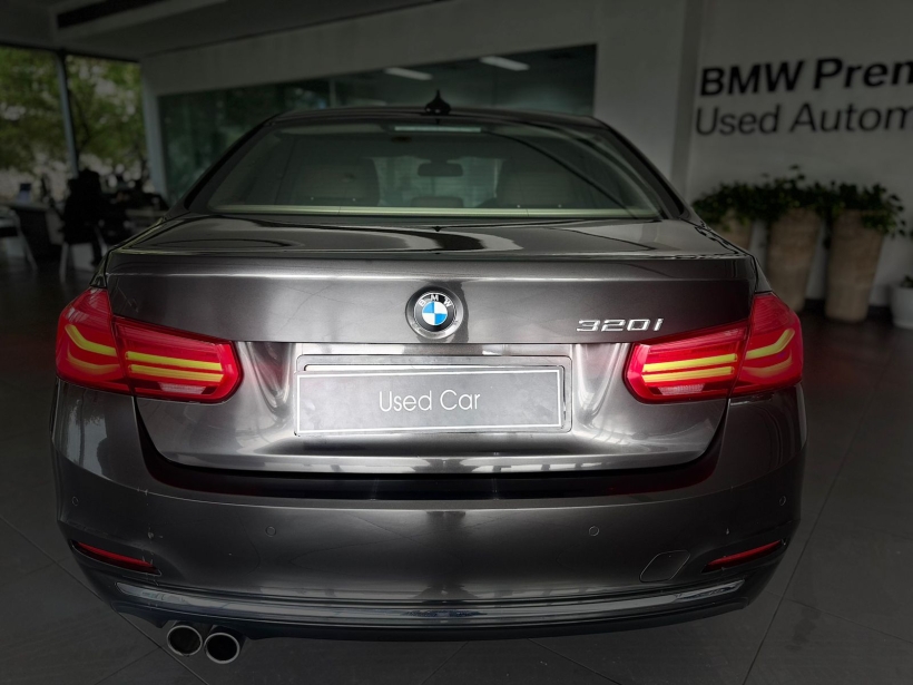 BMW 3 Series 320i Luxury Line
