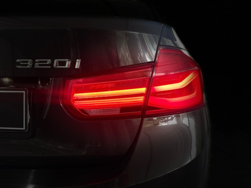 BMW 3 Series 320i Luxury Line