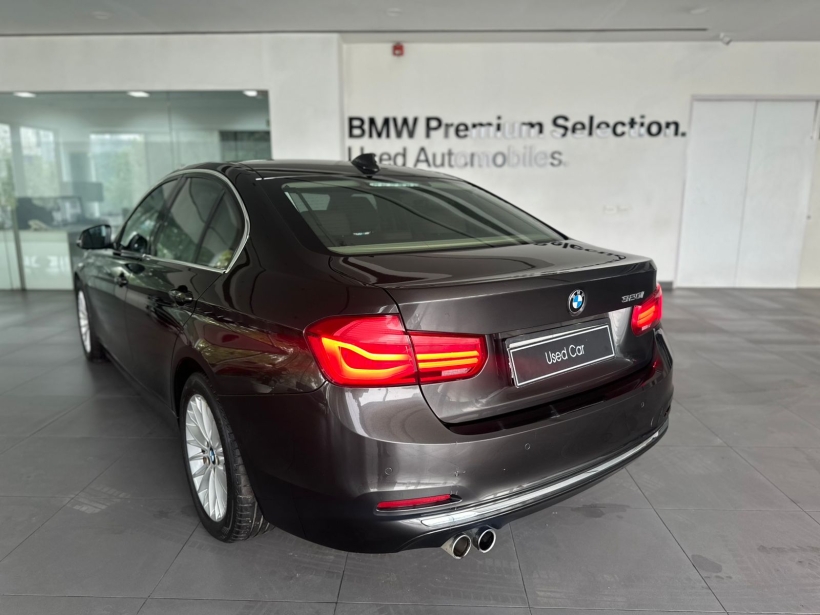 BMW 3 Series 320i Luxury Line