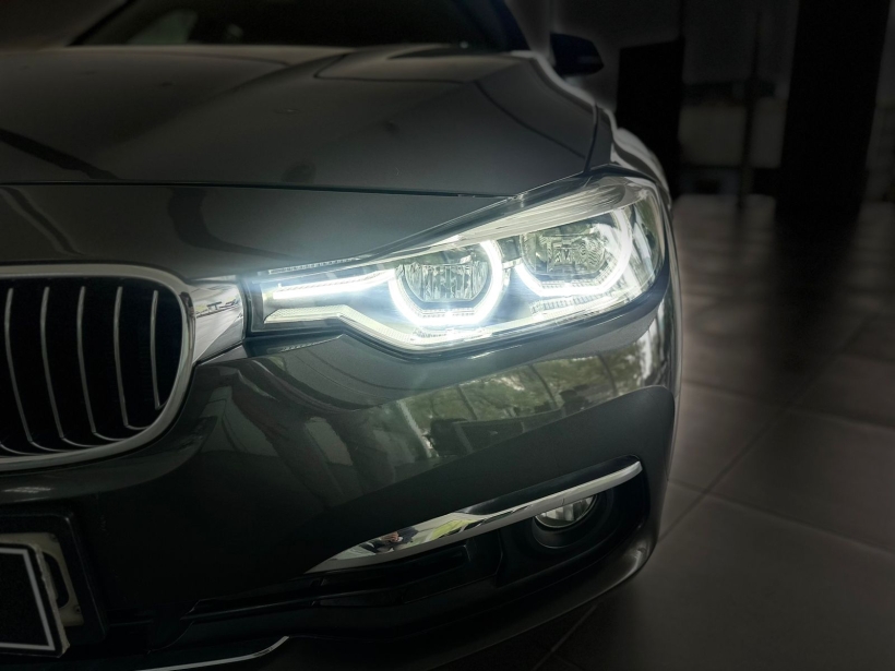 BMW 3 Series 320i Luxury Line