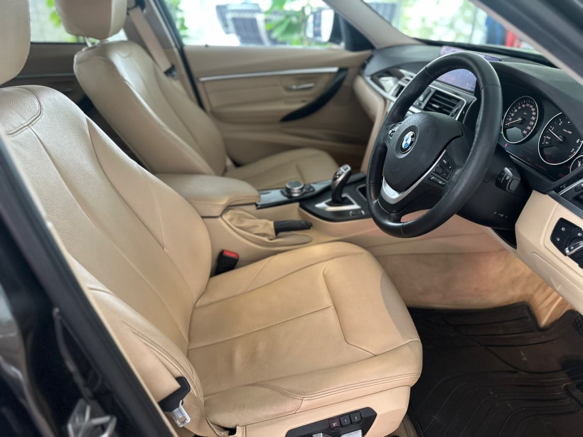 BMW 3 Series 320i Luxury Line