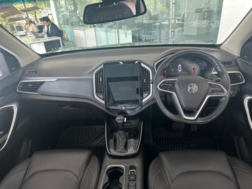 Morris Garage Hector Plus Sharp 1.5 DCT Petrol