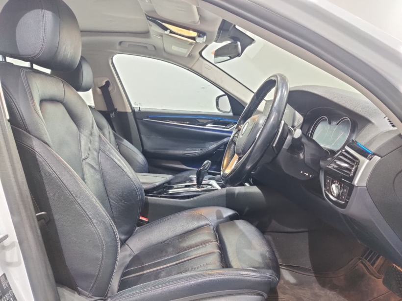 BMW 5 Series 530i Sport Line