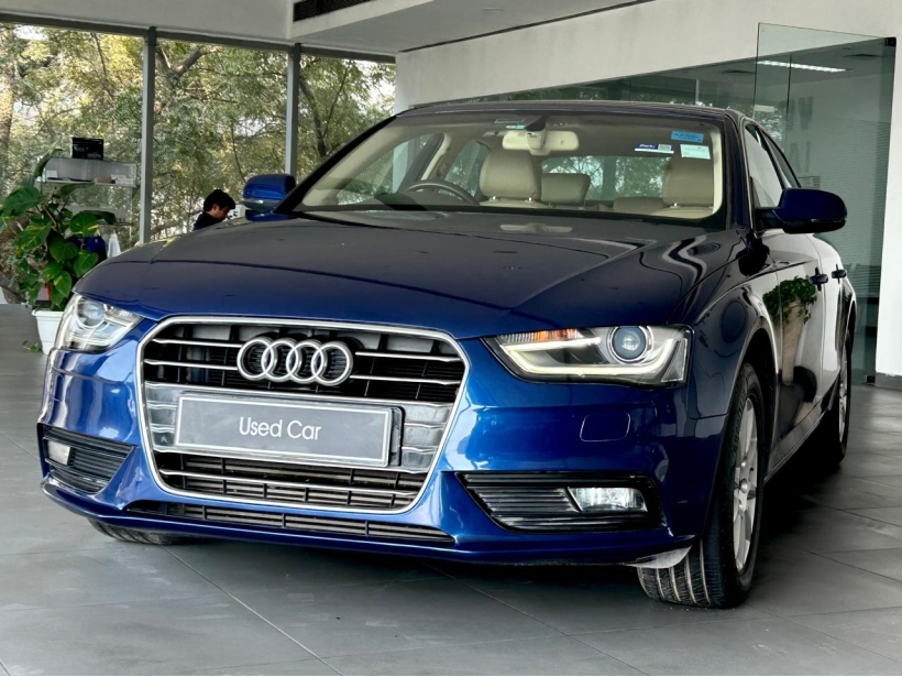 Audi A4 35 TFSI Premium Sunroof