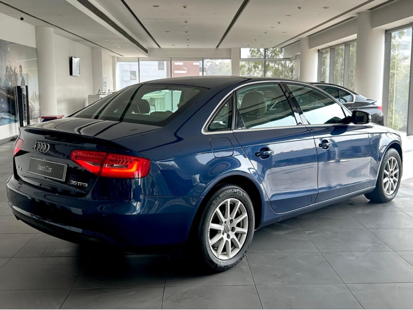 Audi A4 35 TFSI Premium Sunroof