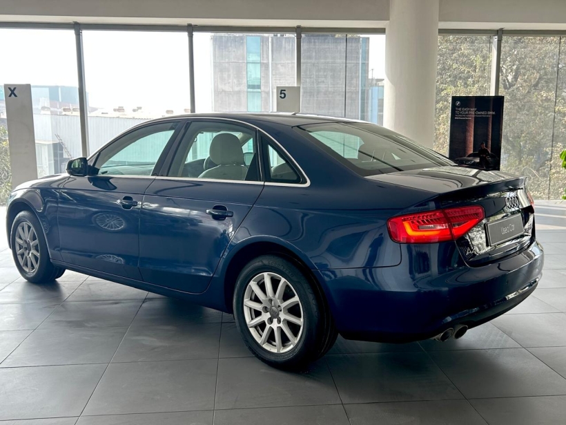 Audi A4 35 TFSI Premium Sunroof