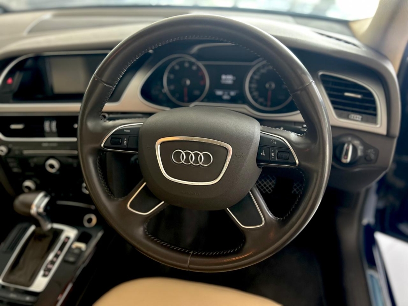 Audi A4 35 TFSI Premium Sunroof