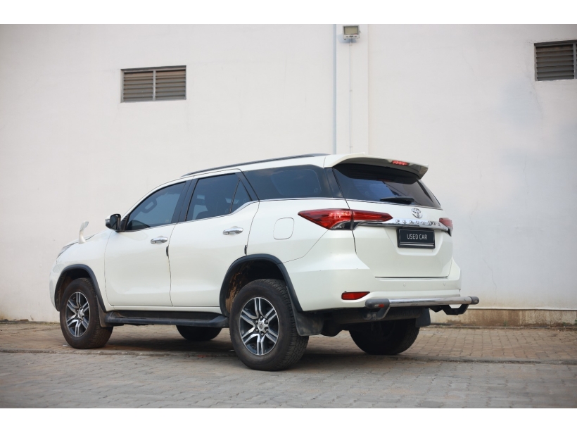 Toyota Fortuner 4X2 AT 2.8 Diesel