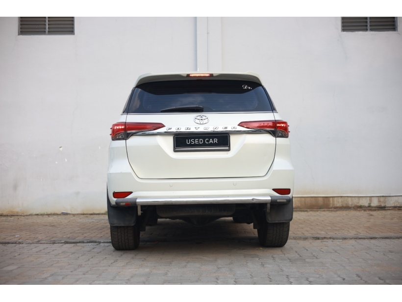 Toyota Fortuner 4X2 AT 2.8 Diesel
