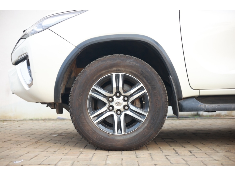 Toyota Fortuner 4X2 AT 2.8 Diesel