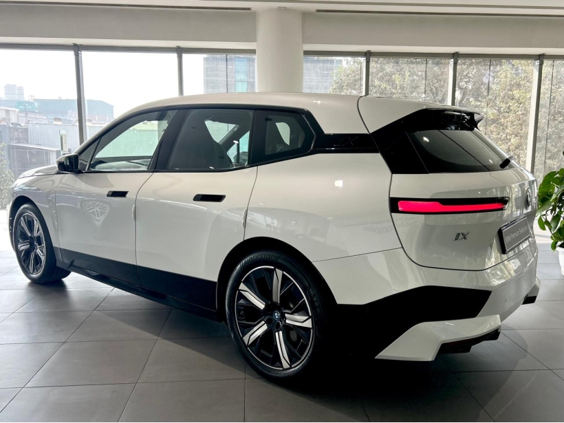 BMW iX xDrive40