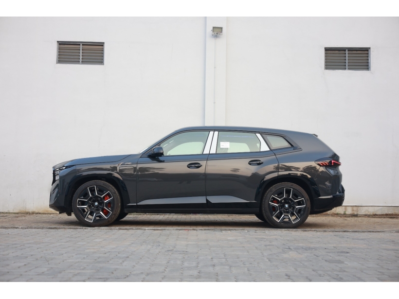 BMW XM Plug-in Hybrid