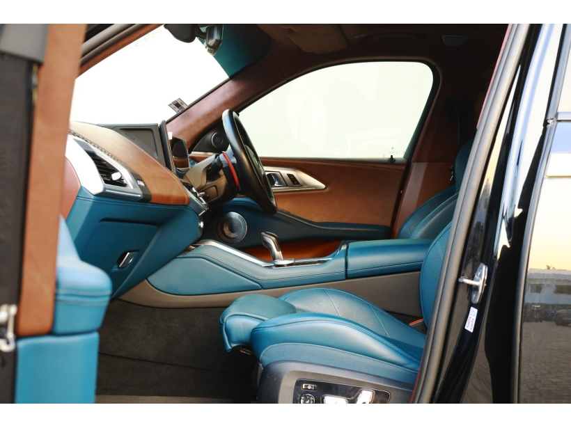 BMW XM Plug-in Hybrid