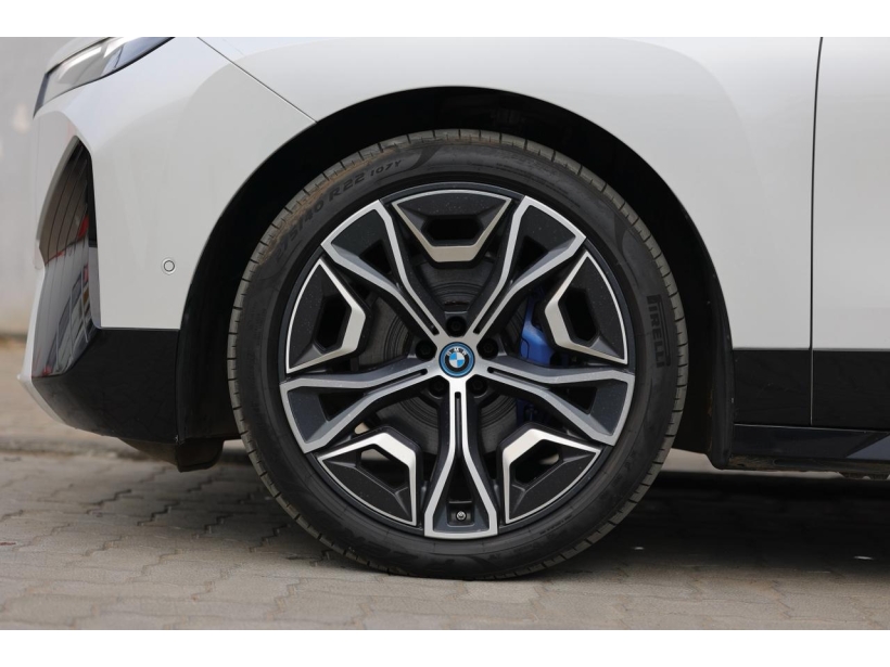 BMW iX xDrive50
