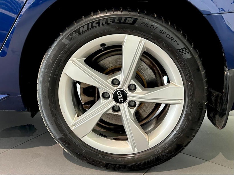 Audi A4 40 TFSI Technology