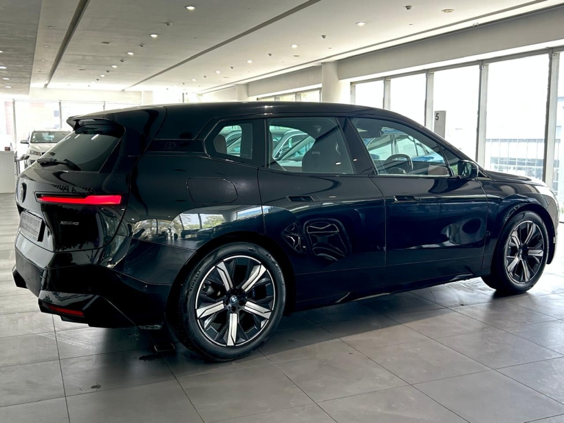 BMW iX xDrive40
